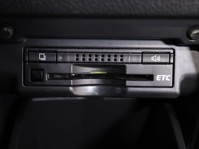 【ビルトインＥＴＣ】
後付けとは異なる一体感が魅力です｡
高速道路でストレスなく走行できます｡