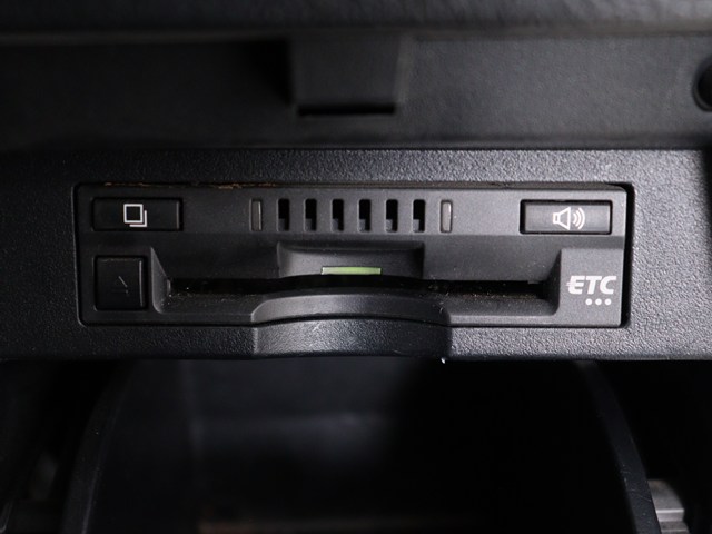 【ビルトインETC】
後付けとは異なる一体感が魅力です｡
高速道路でストレスなく走行できます｡