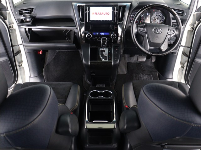 内装の状態も非常にクリーンな状態です｡
ご納車前には専門スタッフが
隅々までクリーニングを行います!
