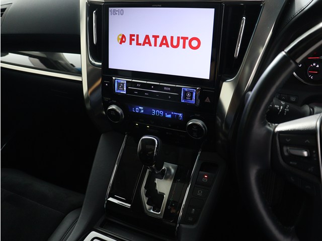 【大人気☆ＡＬＰＩＮＥ　１１インチナビ】
大画面で見やすいだけでなく､
インパネとの一体感もあり見た目も抜群!