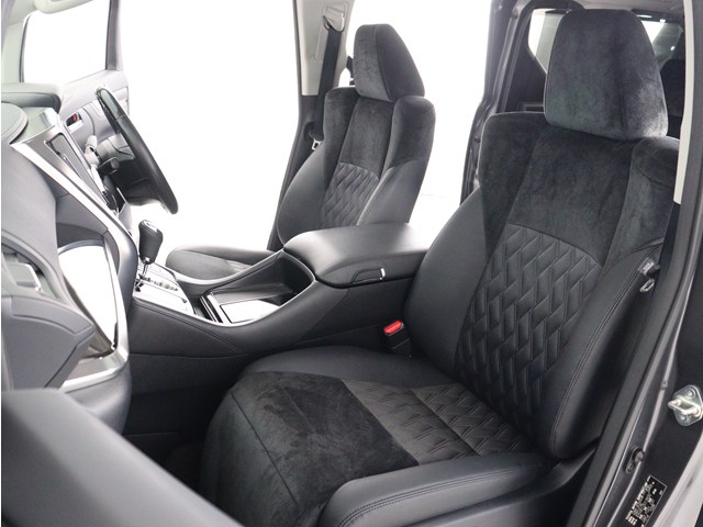 内装の状態も非常にクリーンな状態です｡
ご納車前には専門スタッフが
隅々までクリーニングを行います!