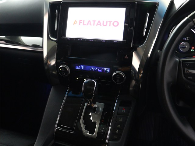 【トヨタ純正ナビ装備】
純正品ならではの操作性とフィット感!
Bluetooth接続可能です!