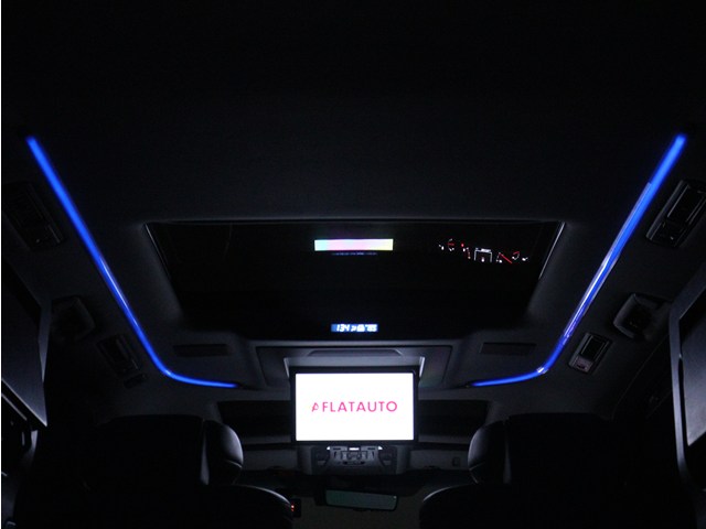 夜間に室内を照らしてくれるルームライトで
す♪♪