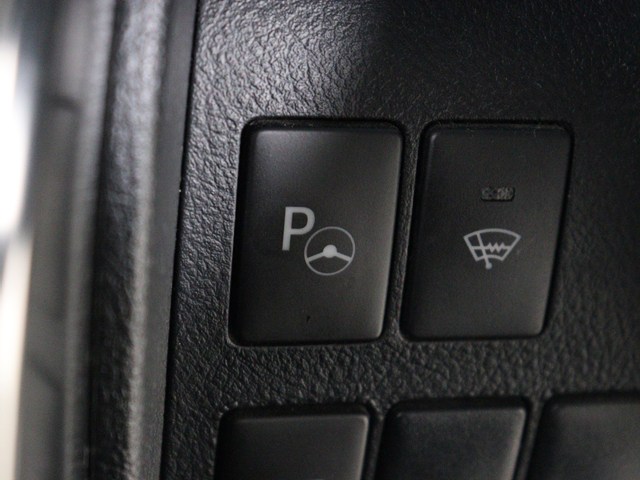 【パーキングアシスト】
ミニバンも安心のパーキングアシスト機能!
運転に不慣れな方でも安心の希少装備です