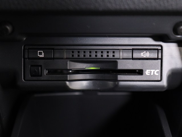 【ビルトインＥＴＣ】
後付けとは異なる一体感が魅力です｡
高速道路でストレスなく走行できます｡