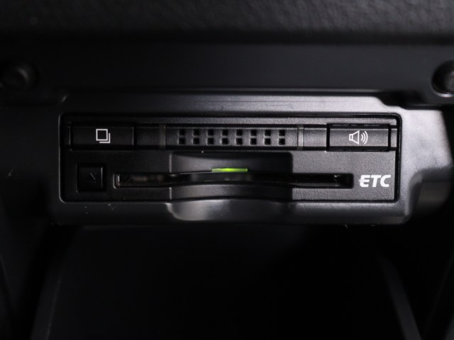 【ビルトインＥＴＣ】
後付けとは異なる一体感が魅力です｡
高速道路でストレスなく走行できます｡