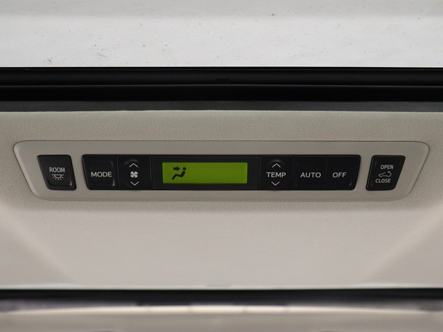 後部座席でエアコン温度をお好みで設定する
ことができます!
