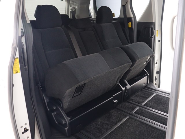 フルフラットでご利用可能です!
車中泊も可能な広々とした車内です｡
大人数のお出かけにもピッタリなお車です!