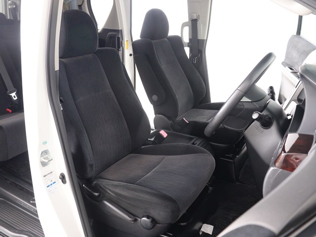 内装の状態も非常にクリーンな状態です｡
ご納車前には専門スタッフが
隅々までクリーニングを行います!