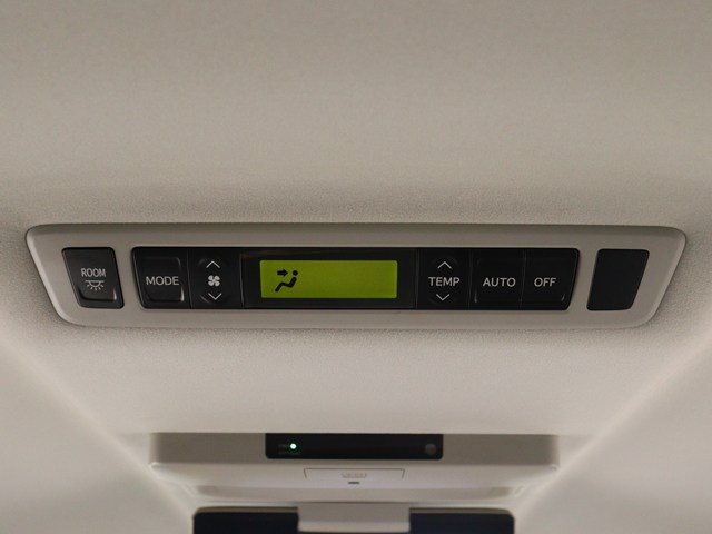 後部座席でエアコン温度をお好みで設定する
ことができます!