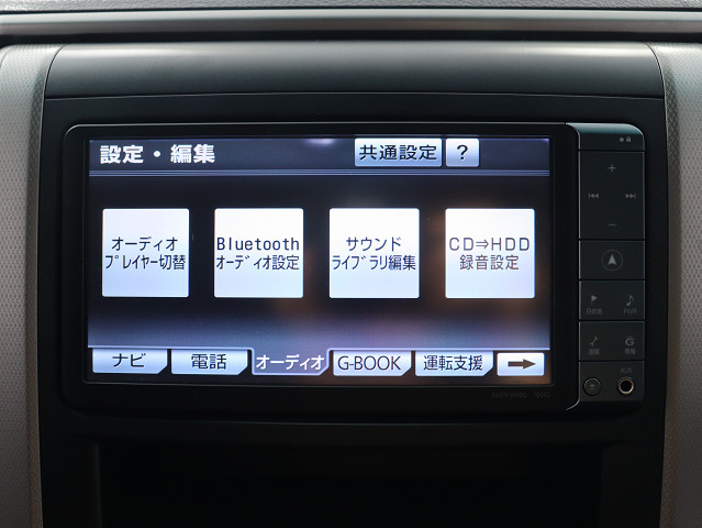 【トヨタ純正ナビ装備】
純正品ならではの操作性とフィット感!
Bluetooth接続可能です!
