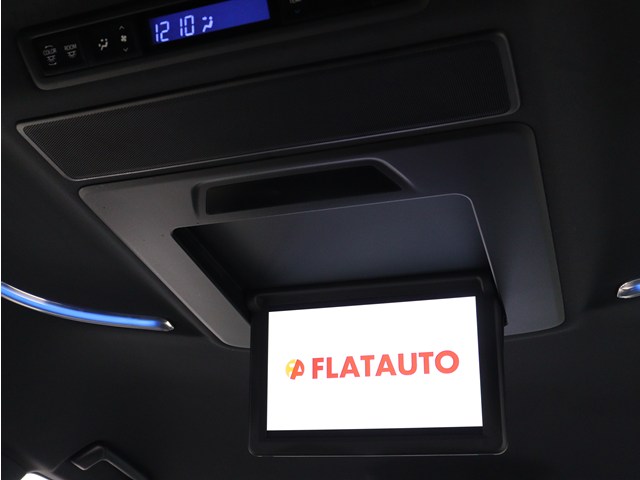 【電動後席モニター】ＪＢＬサウンド専用！
電動開閉後席フリップダウンモニターです。
５．１ｃｈサウンド対応、１７スピーカーの
専用音響システムとなり、人気の装備になり
ます。