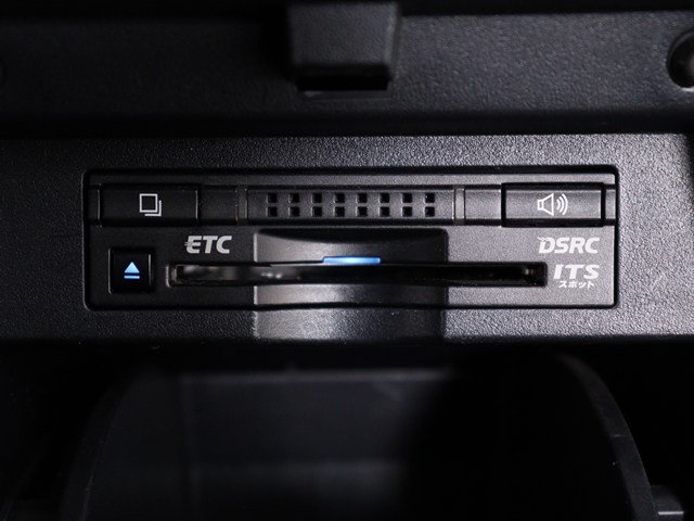 【ビルトインＥＴＣ】
後付けとは異なる一体感が魅力です｡
高速道路でストレスなく走行できます｡