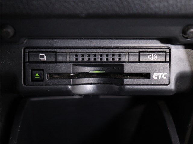 【ビルトインＥＴＣ】
後付けとは異なる一体感が魅力です｡
高速道路でストレスなく走行できます｡