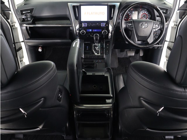 内装の状態も非常にクリーンな状態です｡
ご納車前には専門スタッフが
隅々までクリーニングを行います!