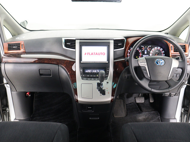【運転席助手席も広々☆】
広々使えるのは後席だけではございません｡
国内最高峰ミニバンの特権ですね!