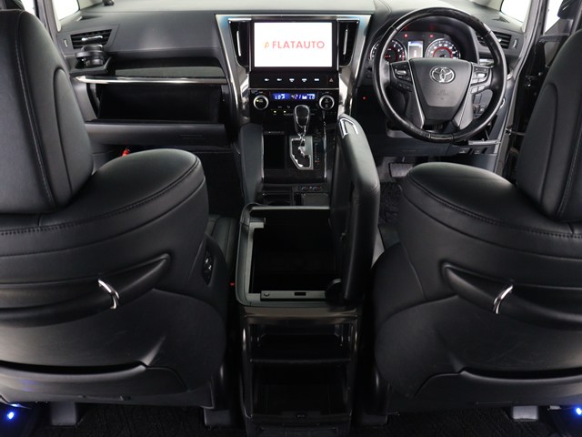 内装の状態も非常にクリーンな状態です｡
ご納車前には専門スタッフが
隅々までクリーニングを行います!