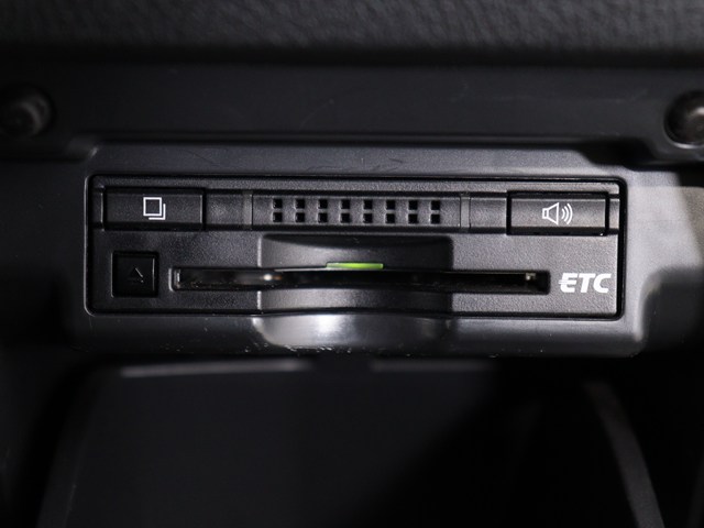 【ビルトインＥＴＣ】
後付けとは異なる一体感が魅力です｡
高速道路でストレスなく走行できます｡
