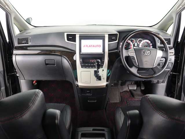 【運転席助手席も広々☆】
広々使えるのは後席だけではございません｡
国内最高峰ミニバンの特権ですね!
