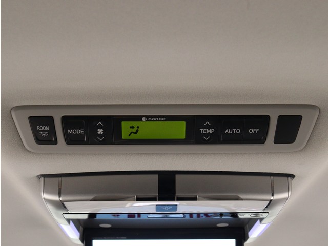 後部座席でエアコン温度をお好みで設定する
ことができます!