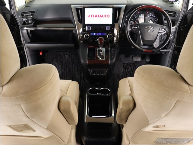 内装の状態も非常にクリーンな状態です｡
ご納車前には専門スタッフが
隅々までクリーニングを行います!