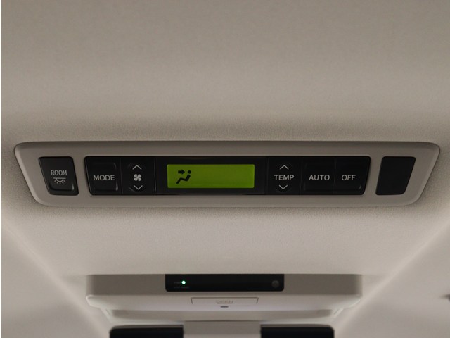 後部座席でエアコン温度をお好みで設定する
ことができます!