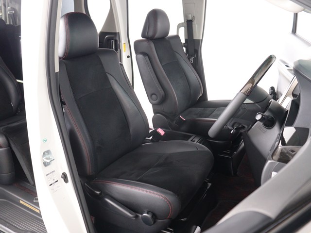 内装の状態も非常にクリーンな状態です｡
ご納車前には専門スタッフが
隅々までクリーニングを行います!