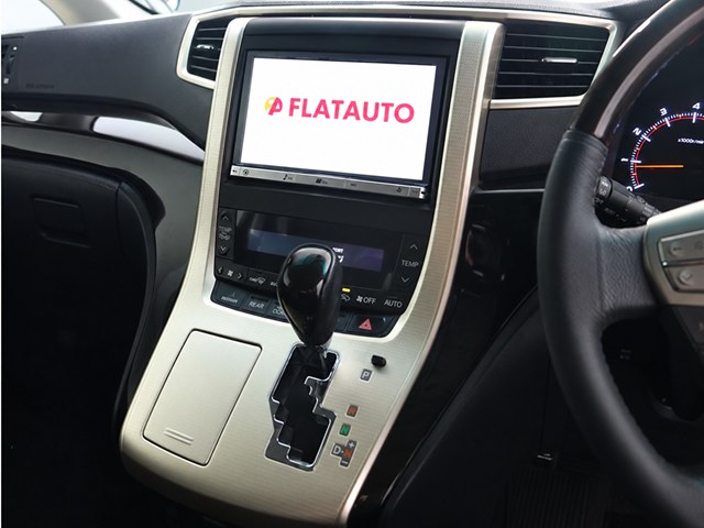 【トヨタ純正ナビ装備】
純正品ならではの操作性とフィット感!
Bluetooth接続可能です!