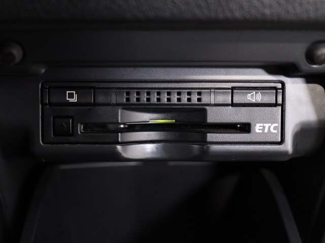 【ビルトインＥＴＣ】
後付けとは異なる一体感が魅力です｡
高速道路でストレスなく走行できます｡