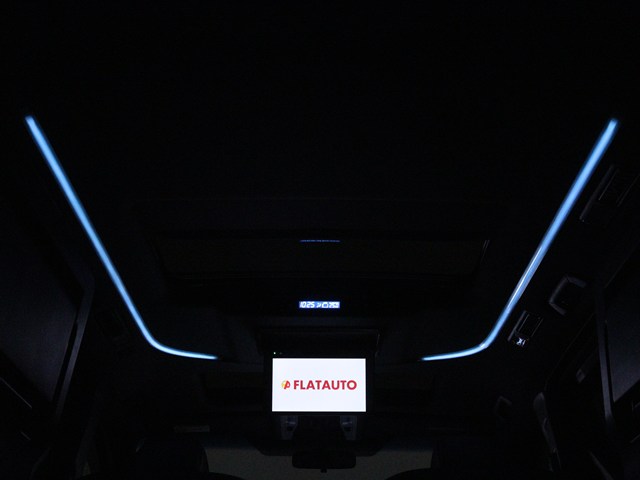 夜間に室内を照らしてくれるルームライトで
す