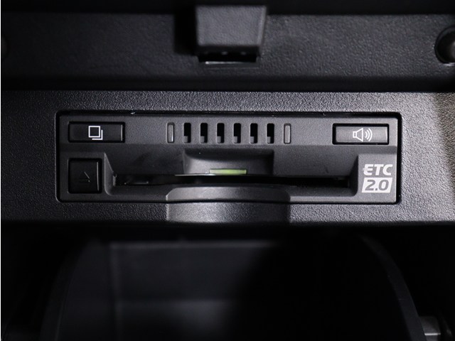 【ビルトインＥＴＣ】
後付けとは異なる一体感が魅力です｡
高速道路でストレスなく走行できます｡