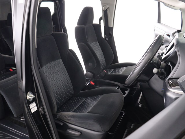 内装の状態も非常にクリーンな状態です｡
ご納車前には専門スタッフが
隅々までクリーニングを行います!