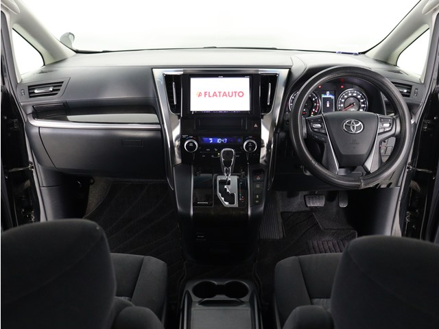 【運転席助手席も広々☆】
広々使えるのは後席だけではございません｡
国内最高峰ミニバンの特権ですね!