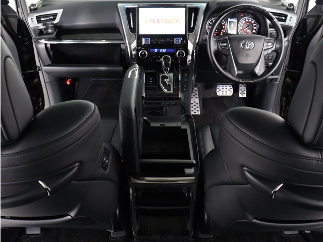 内装の状態も非常にクリーンな状態です｡
ご納車前には専門スタッフが
隅々までクリーニングを行います!