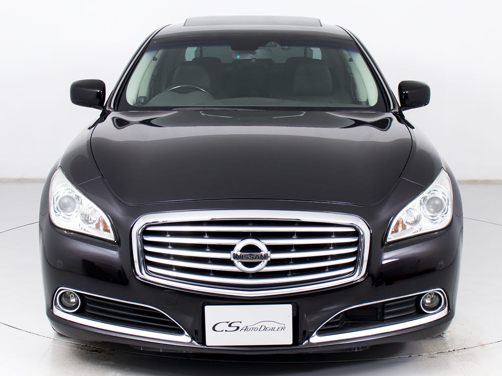 禁煙車です！室内は嫌なニオイも無く、すご
く綺麗な状態です！禁煙車・・特にセダンタ
イプのお車では少ないですよね！！タバコの
ニオイが苦手なお客様必見です！快適にご乗
車頂けます！！