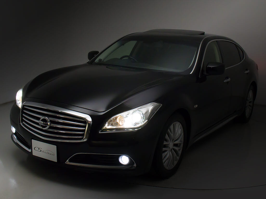 ガラス系ボディコーティングご施工可能です
！下地作りからこだわり塗装面の艶や輝きを
取り戻し肉厚被膜で塗装面を守ります！