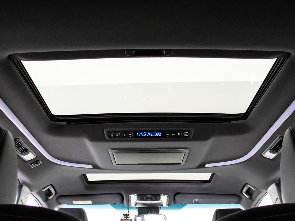 ★サンルーフ★‌人気装備のサンルーフ装着
！開放的な空間をお楽しみいただけます！