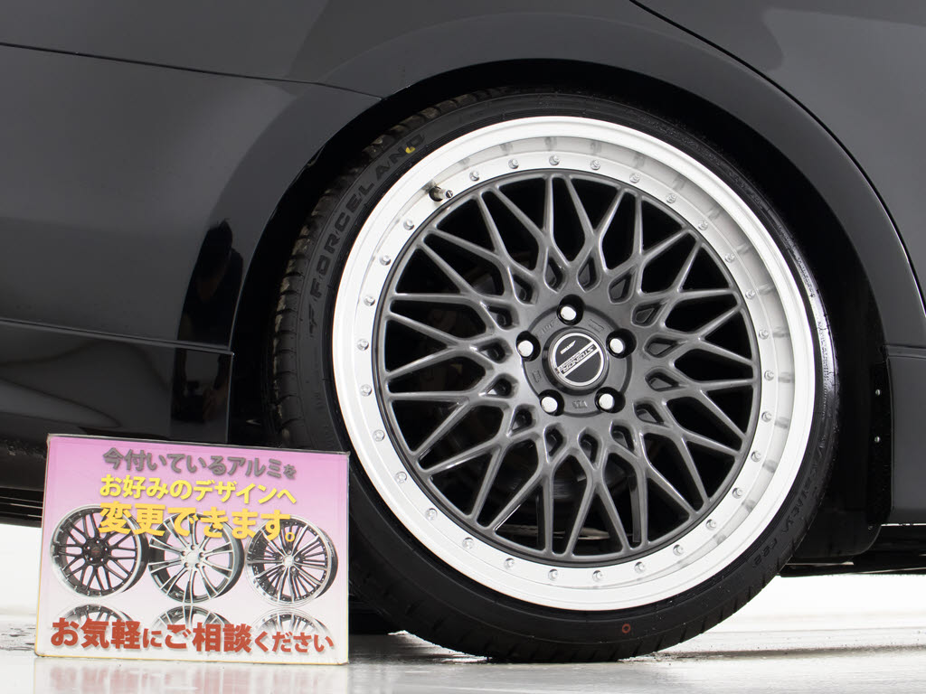 新品２０インチアルミホイール＆新品タイヤ
装着済みです！アルミホイールの変更も可能
です！お客様のお好みの１台を作成可能とな
ります！※詳細はスタッフまでお尋ねくださ
い。