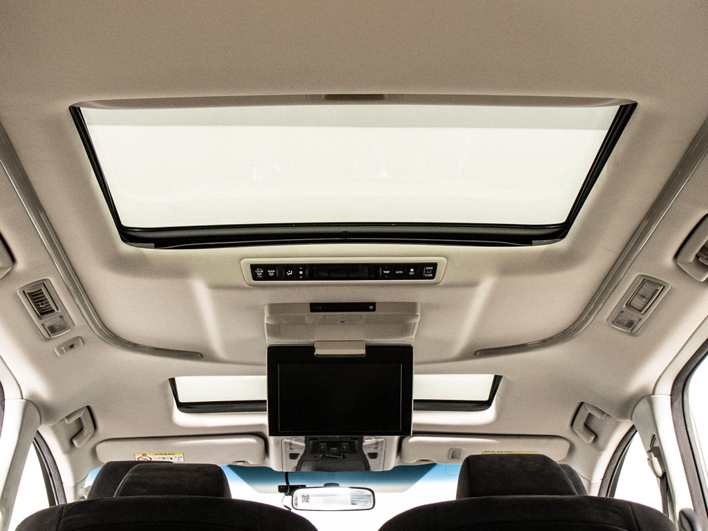 ★サンルーフ★‌人気装備のサンルーフ装着
！開放的な空間をお楽しみいただけます！