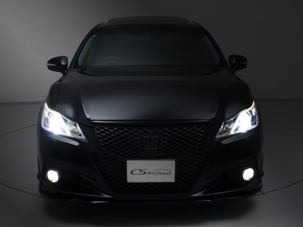 フロントビューの存在感をご覧ください！！
ヘッドライトは視界良好のライト、さらにフ
ォグライト搭載。デザイン性も高いのが特権
です。