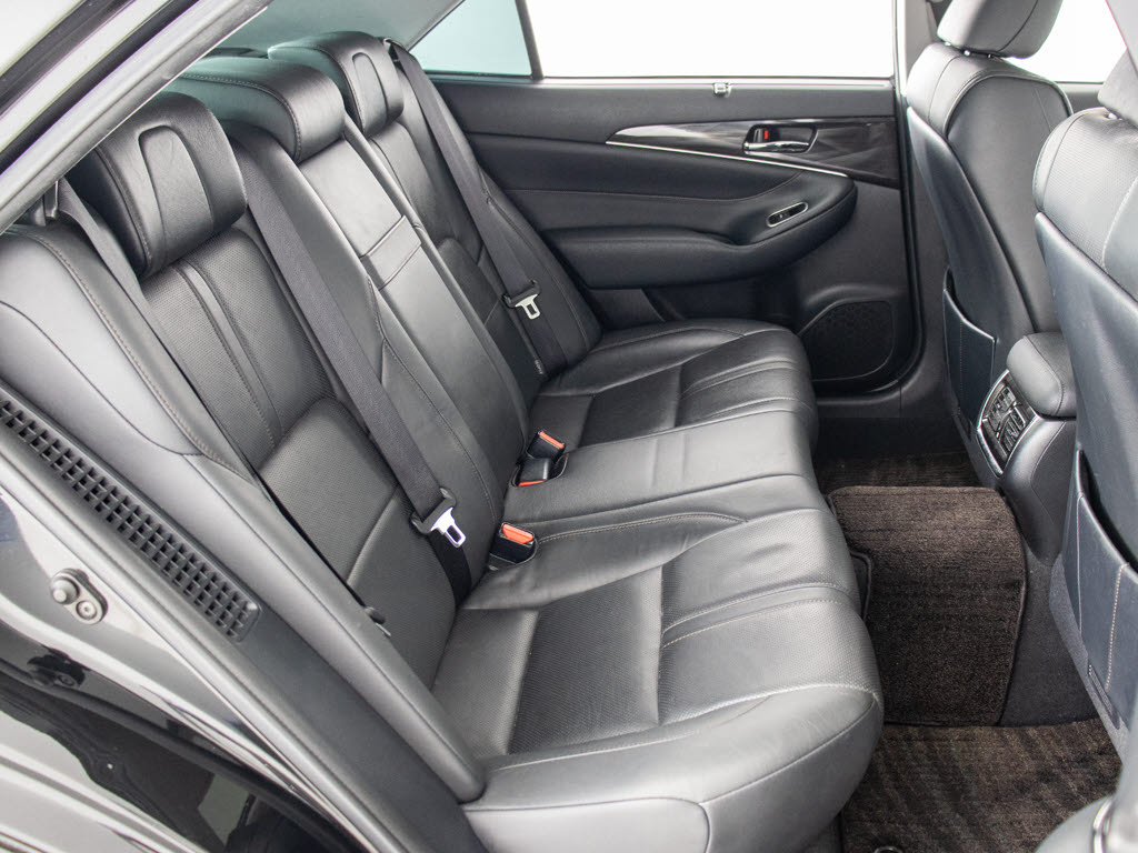 人気の本革シート付きです！！本革が装備さ
れるだけで高級感が増します！当社では、本
革シートのカラー変更や張替えも出来ます！
ワイン・茶・赤・青・オレンジ・黄色・コン
ビ色など何でもＯＫです！