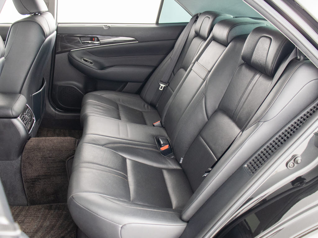 人気の本革シート付きです！！本革が装備さ
れるだけで高級感が増します！当社では、本
革シートのカラー変更や張替えも出来ます！
ワイン・茶・赤・青・オレンジ・黄色・コン
ビ色など何でもＯＫです！