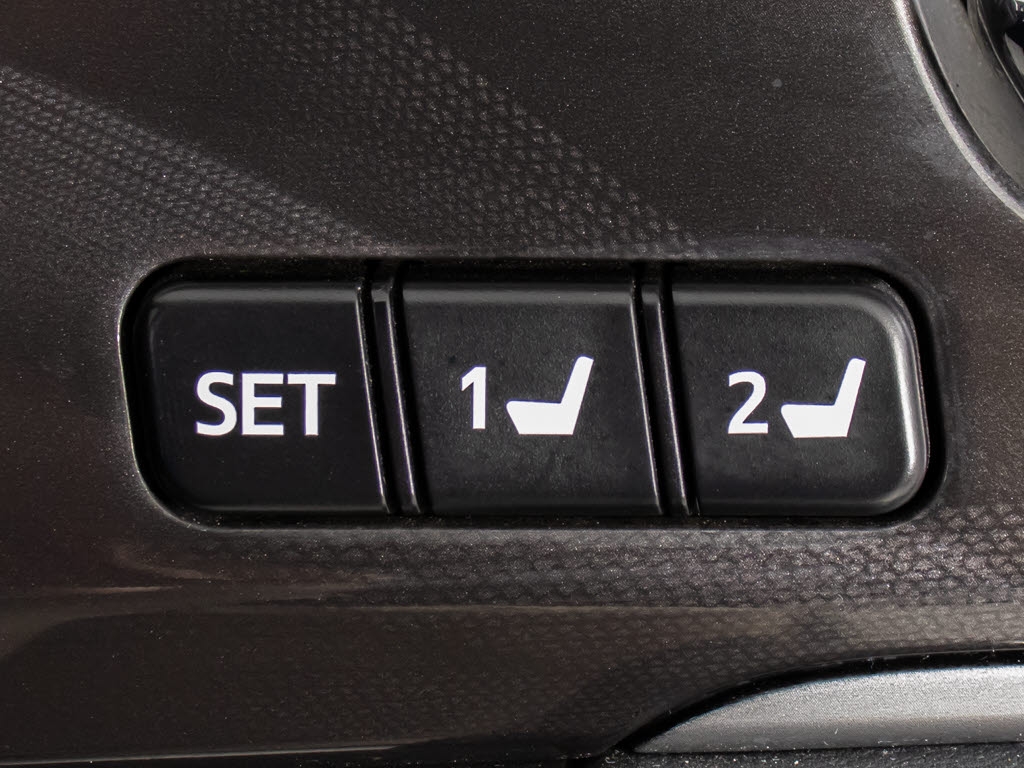 シートメモリー付き！ステアリング、シート
、ドアミラーポジションをメモリー可能です
！