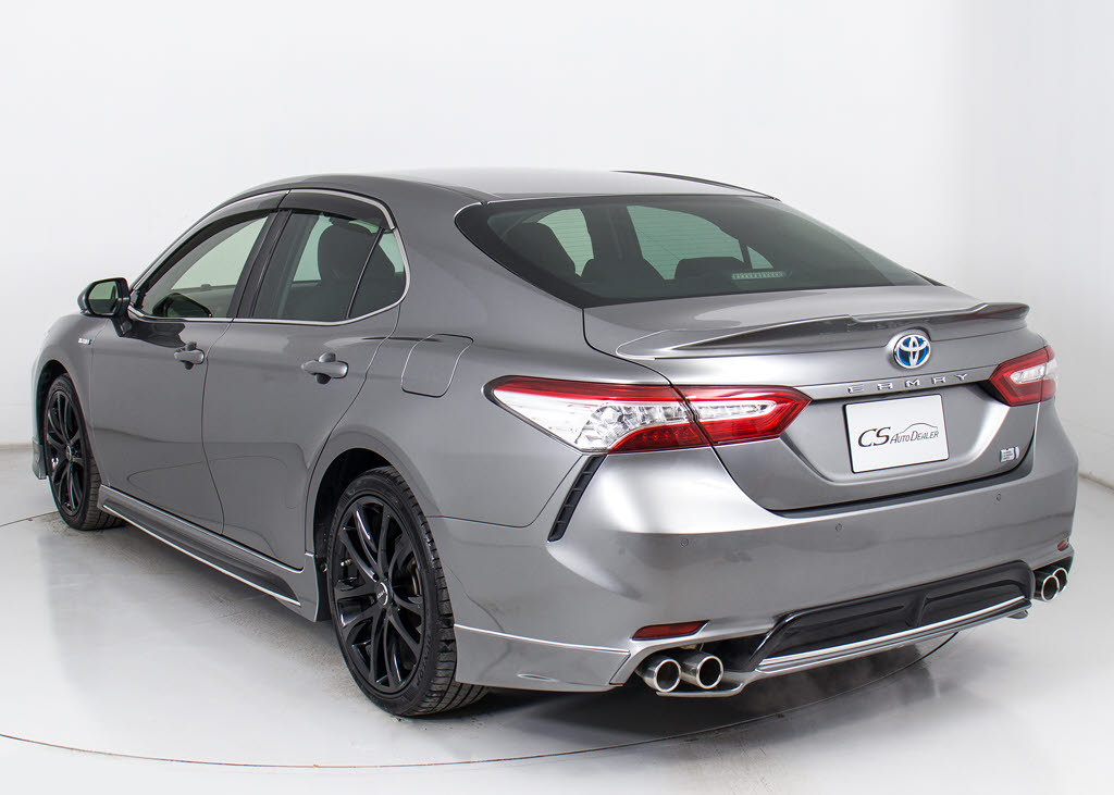 ＴＲＤ製４本出しマフラー装着！！純正の雰
囲気を崩さずにスポーティーさを演出いたし
ます！！