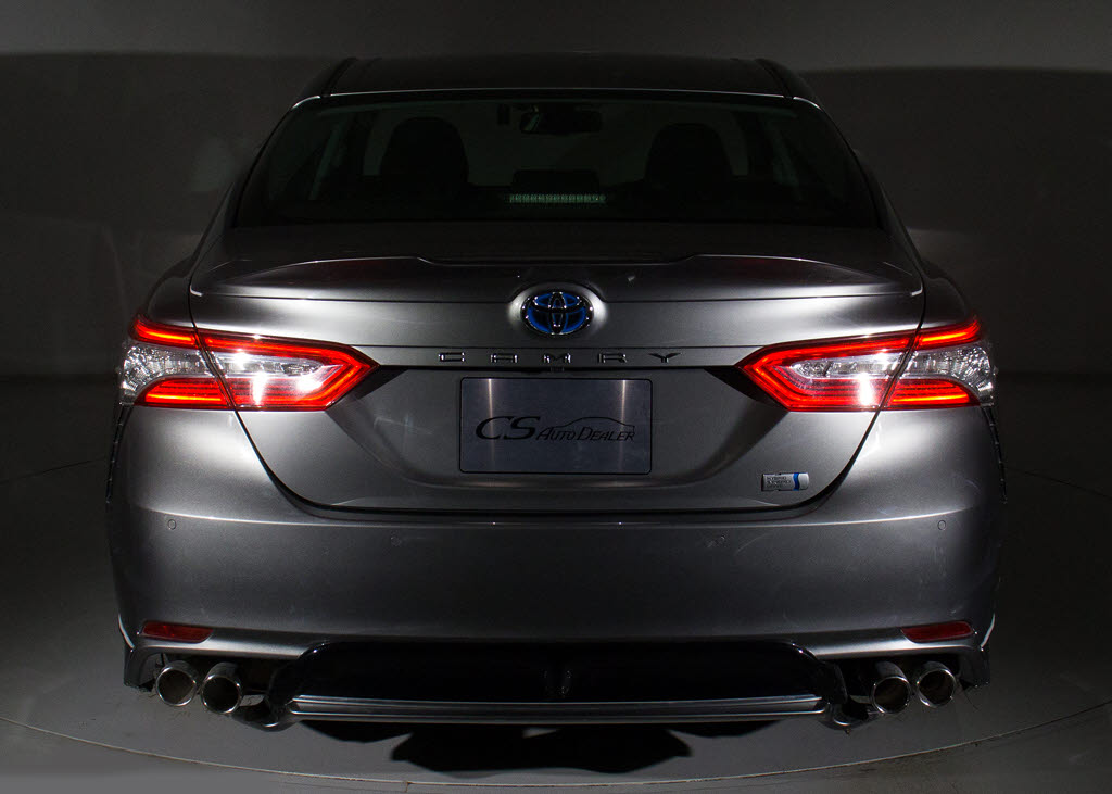 ★テールスモークやＬＥＤ加工、マフラー、
ルーフスポイラー、エアロパーツなど取り付
け承ります！