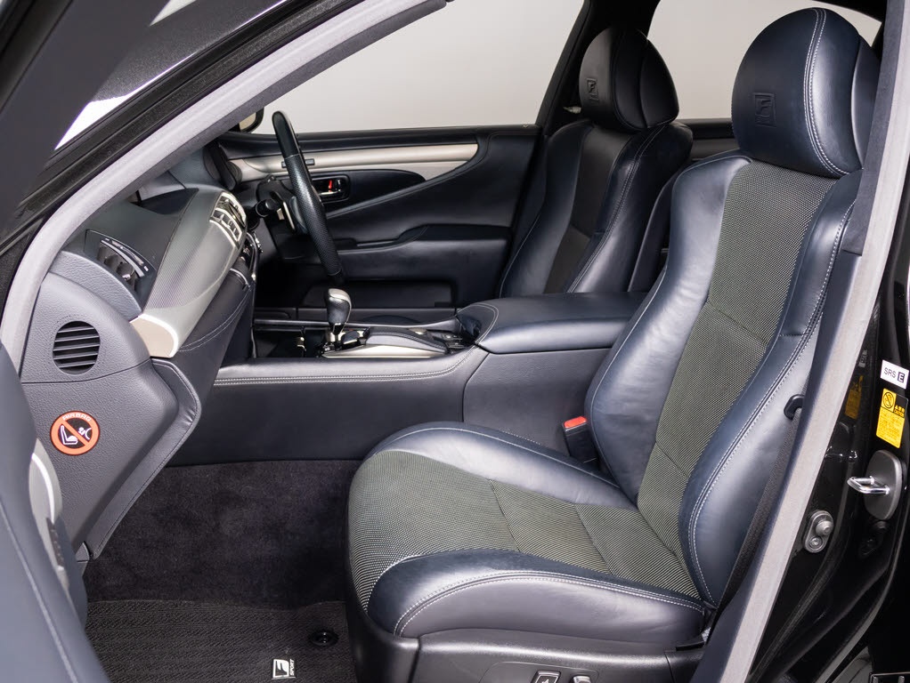 天候を気にしないでご覧頂ける屋根付きスペ
ースを完備しておりますので、夜間でも、雨
でも雪の日だってゆっくりご覧頂けます。