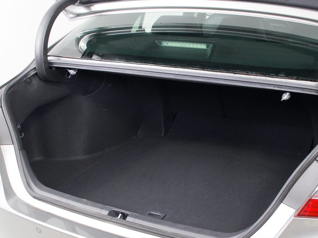 トランクが狭いと思っておりませんか？実際
は大容量トランクです！旅行等の長距離ドラ
イブも快適です！また、屋根付きスペースを
完備しておりますので、夜間でも、雨でも雪
の日だってゆっくりご覧頂けます。