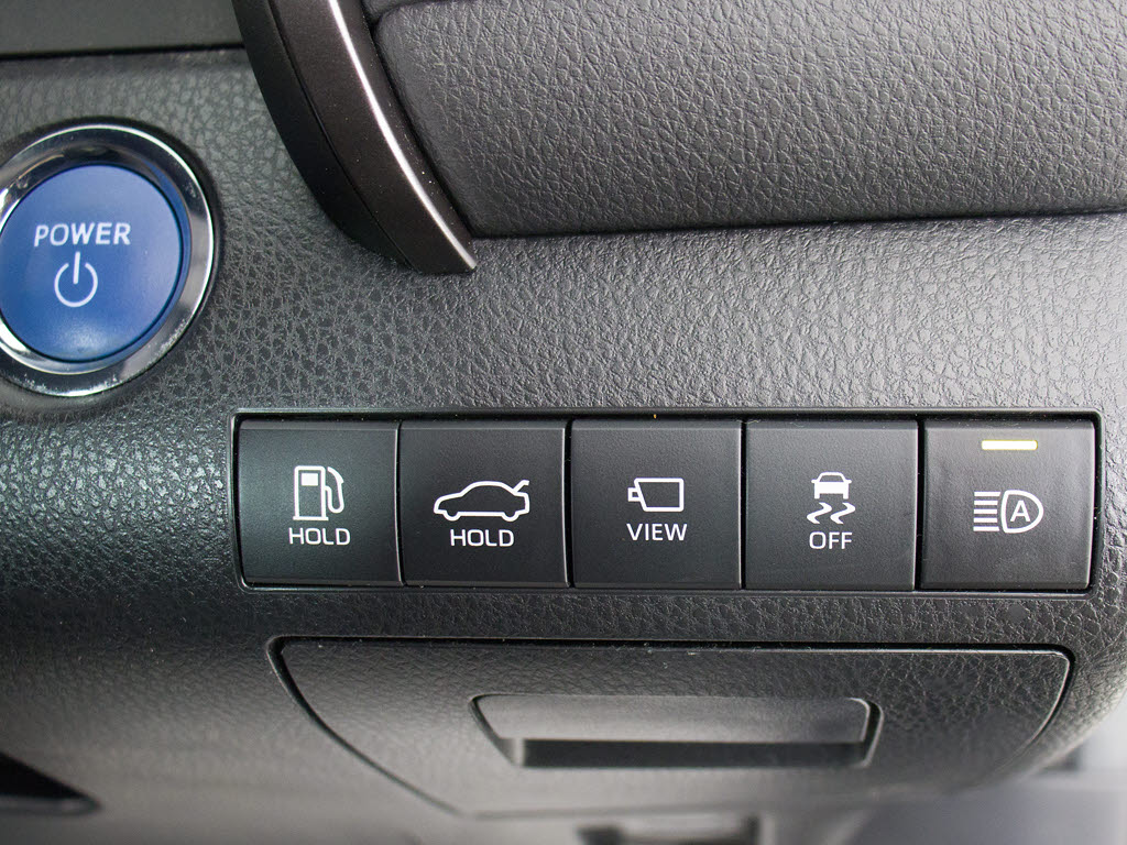 ★使いやすさや安全性を追求したステアリン
グ周り！高級車ゆえにスイッチ類が多いのも
特徴ですね！考え尽くされた配置ですぐに使
いこなす事が出来ますのでご安心下さい！是
非、体感してみて下さい！！