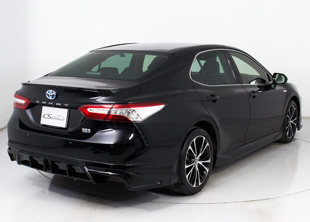 個性的なリアビューで御座います。精悍な佇
まいは高級車ならではです。