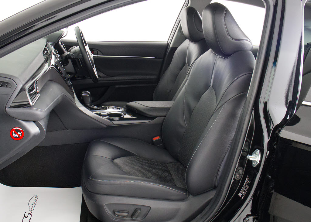 赤革、茶革、黒革、白革、黒×赤コンビ革・
・・お好みの色で新品本革シートを作成でき
ます！オリジナル本革でカーライフを満喫は
いかがでしょうか？ご興味ある方は、デザイ
ン等含め当社までお問い合わせください！